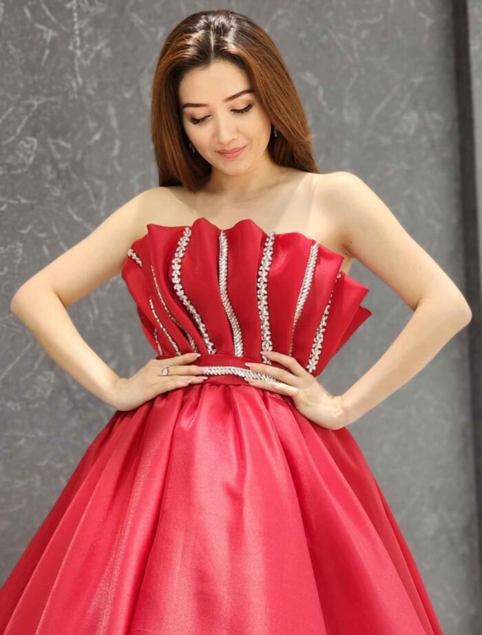 princess-cut dress red