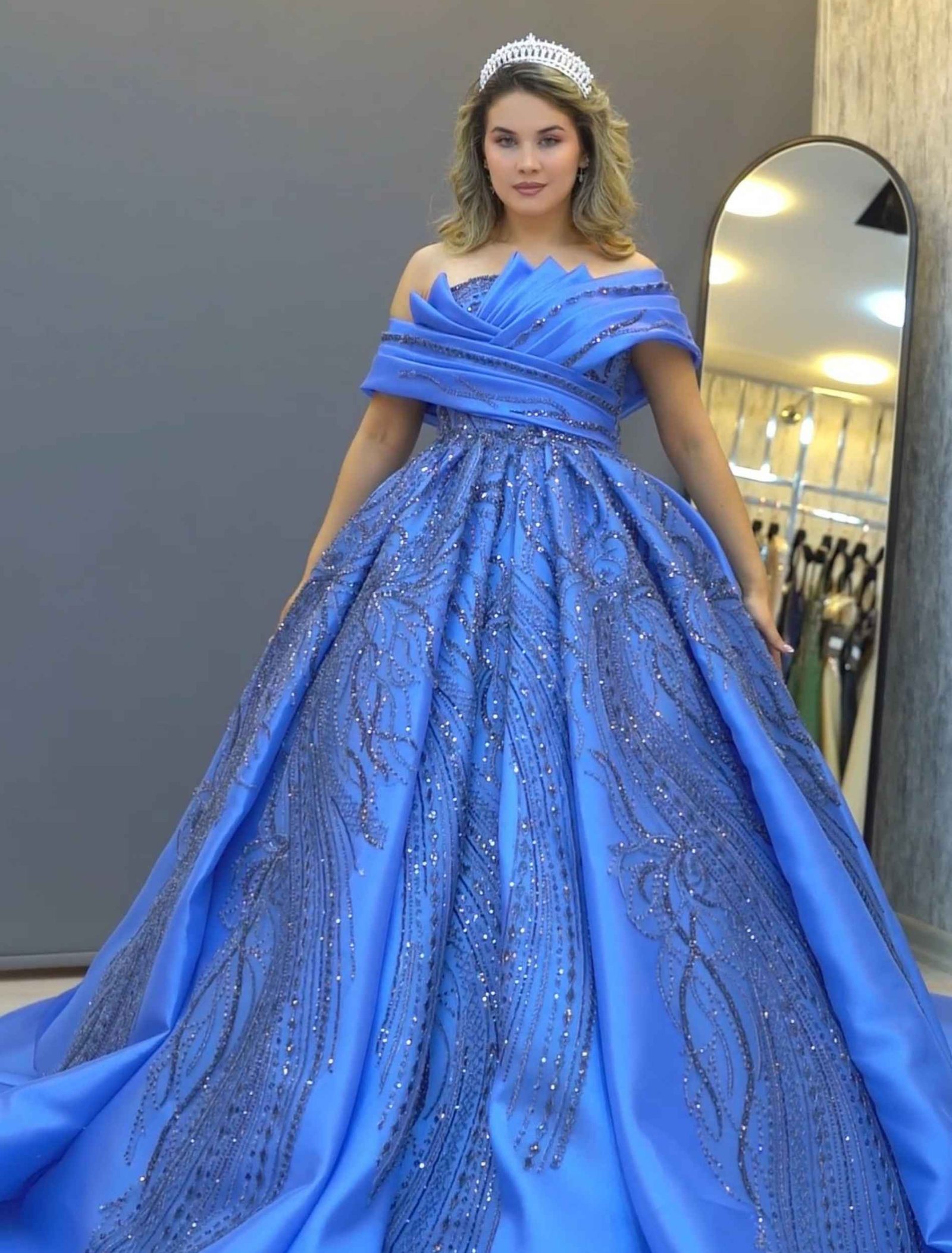 Elegant blue ball gown and glitter embroidery. - Image 2