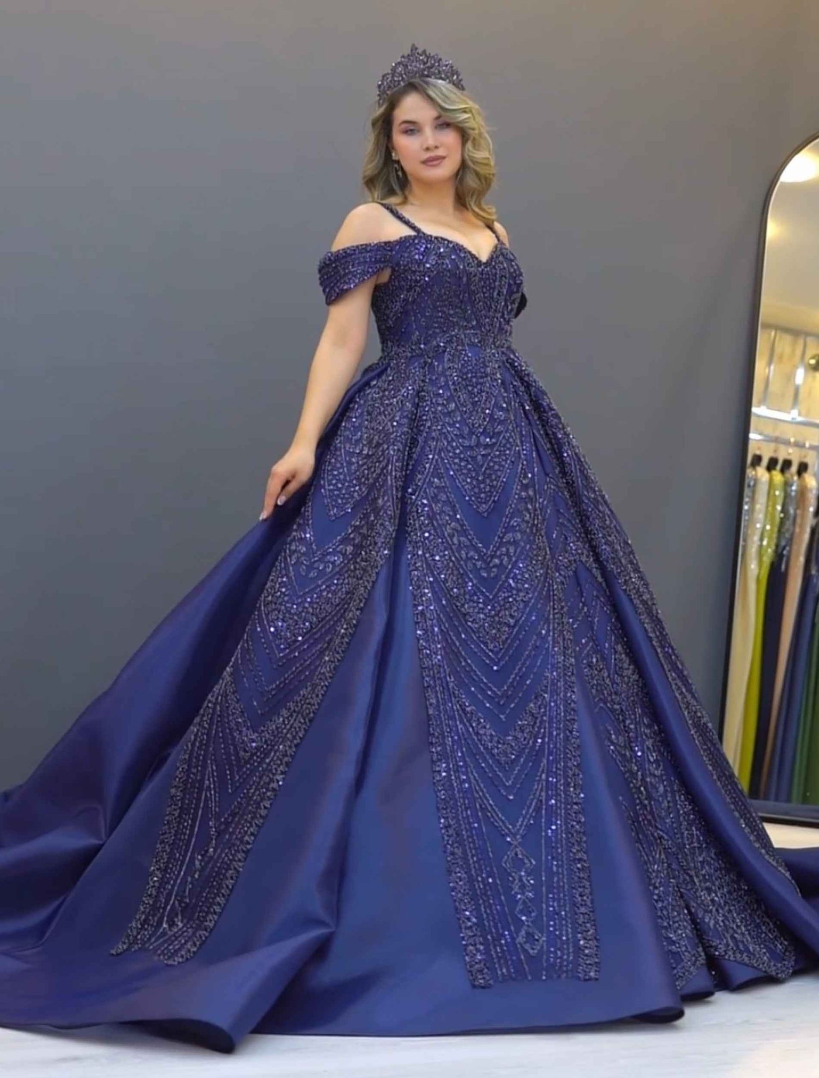 Elegant navy blue ball gown and glitter embroidery. - Image 3